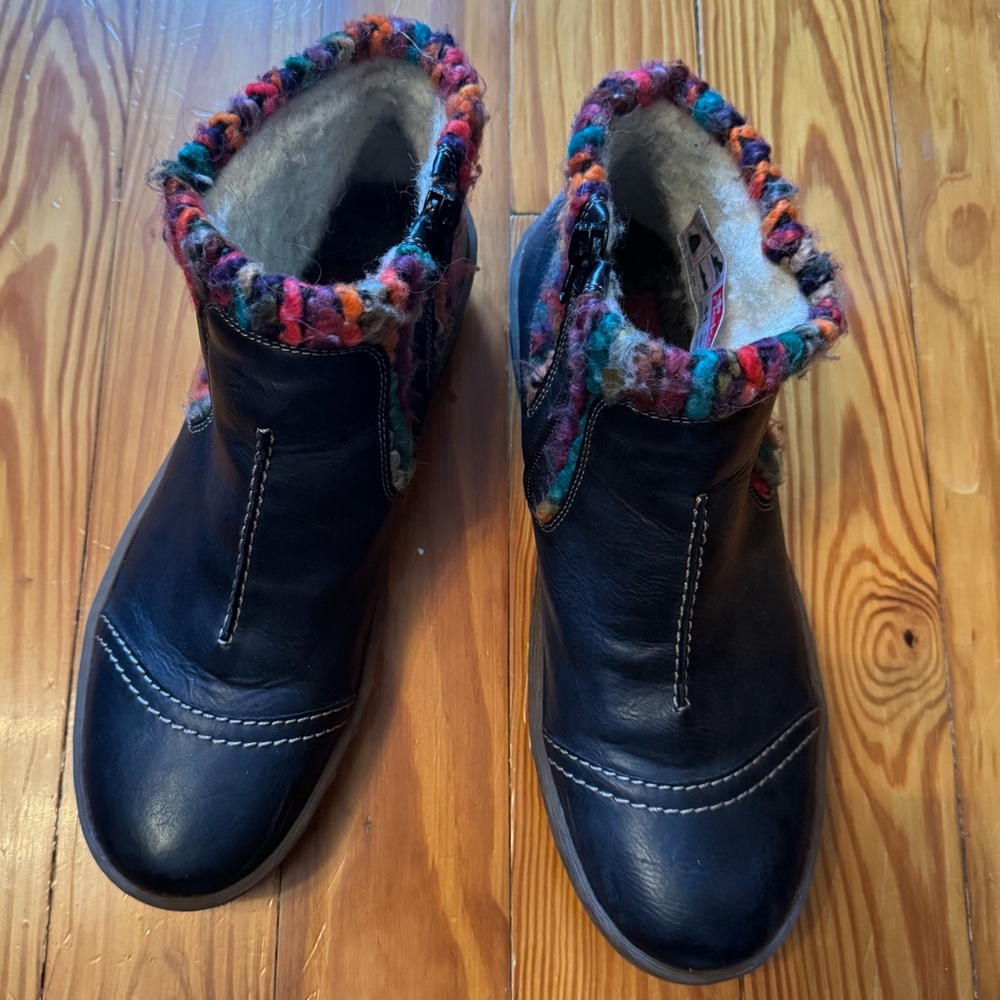 Rieker women’s navy ankle booties size 41/9